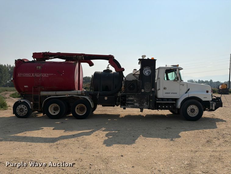 image for item FK4556 1999 Volvo WG vacuum truck