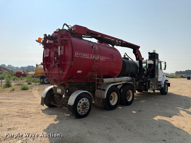image for item FK4556 1999 Volvo WG vacuum truck