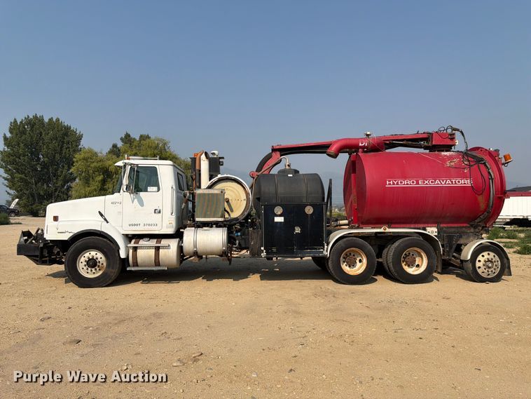 image for item FK4556 1999 Volvo WG vacuum truck