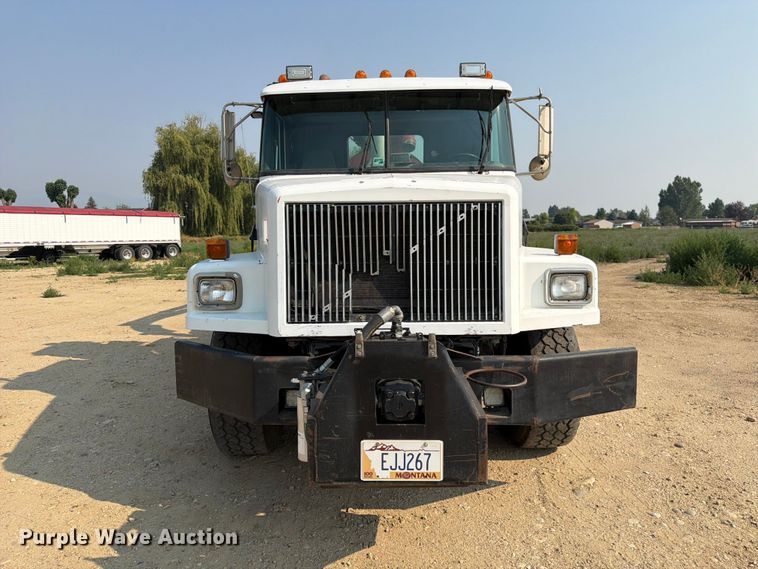 image for item FK4556 1999 Volvo WG vacuum truck