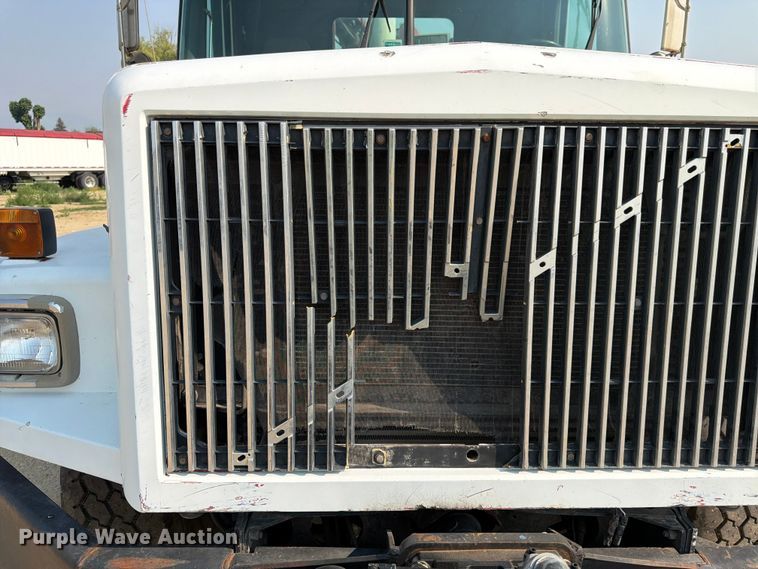 image for item FK4556 1999 Volvo WG vacuum truck
