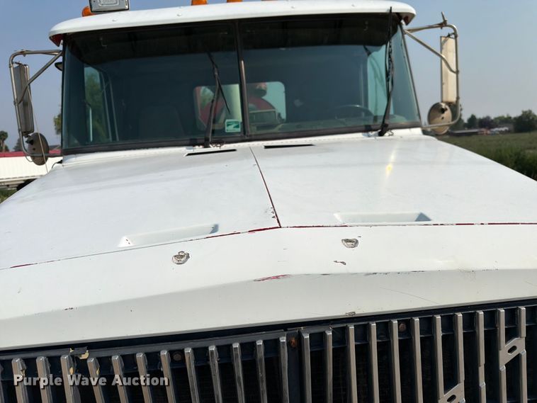 image for item FK4556 1999 Volvo WG vacuum truck