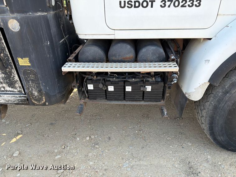 image for item FK4556 1999 Volvo WG vacuum truck