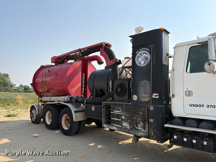 image for item FK4556 1999 Volvo WG vacuum truck
