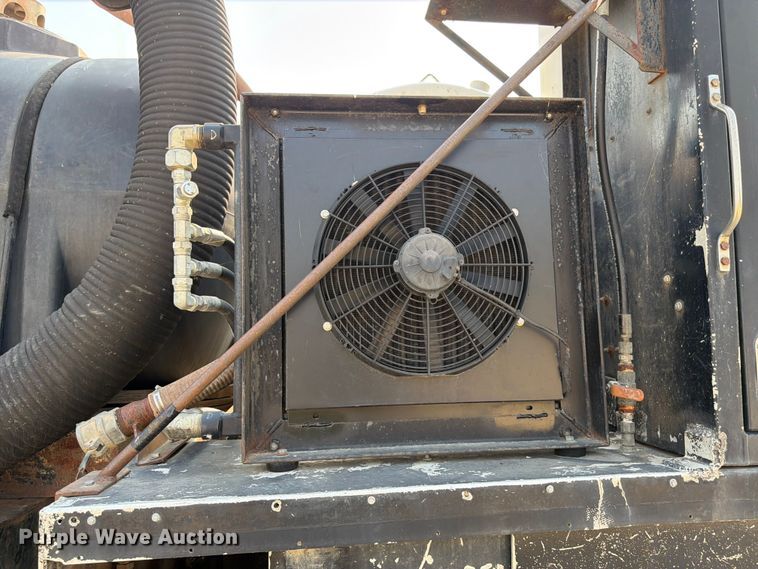 image for item FK4556 1999 Volvo WG vacuum truck