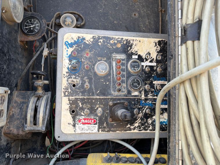 image for item FK4556 1999 Volvo WG vacuum truck