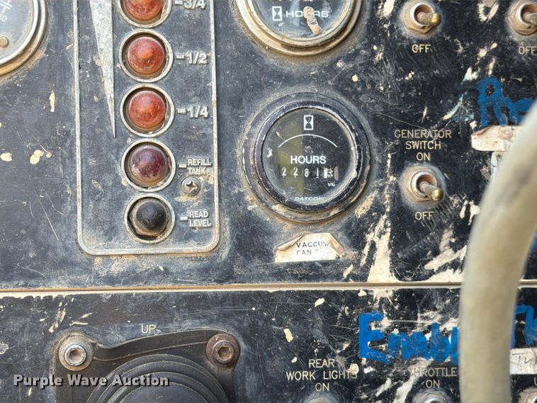 image for item FK4556 1999 Volvo WG vacuum truck