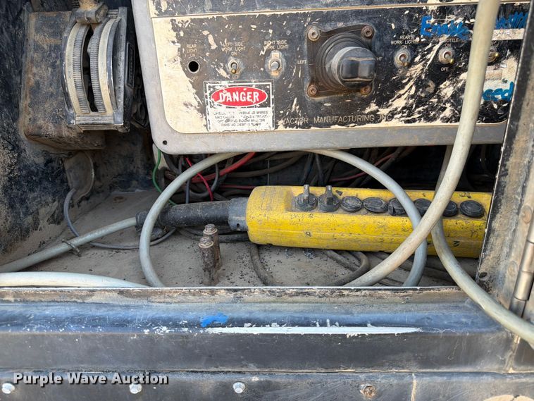 image for item FK4556 1999 Volvo WG vacuum truck