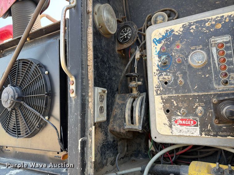 image for item FK4556 1999 Volvo WG vacuum truck
