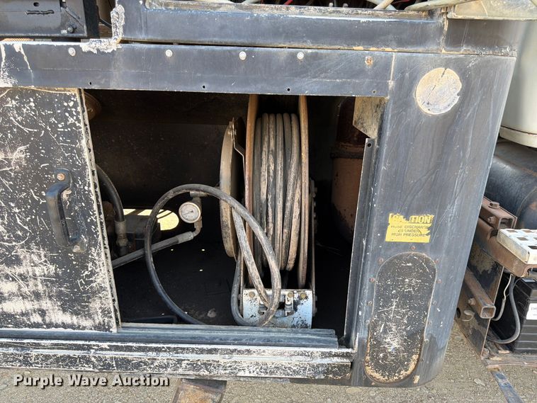 image for item FK4556 1999 Volvo WG vacuum truck