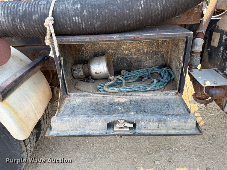 image for item FK4556 1999 Volvo WG vacuum truck