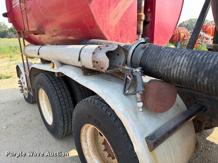 image for item FK4556 1999 Volvo WG vacuum truck