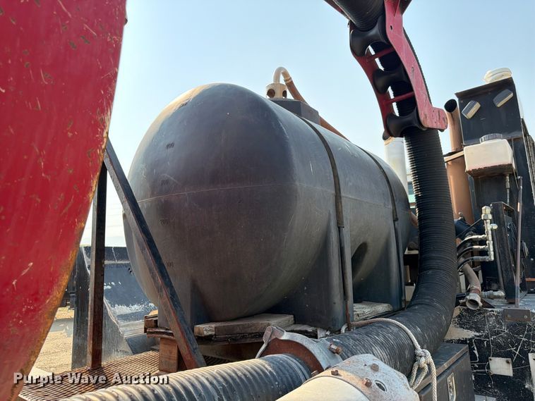 image for item FK4556 1999 Volvo WG vacuum truck