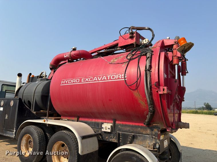 image for item FK4556 1999 Volvo WG vacuum truck