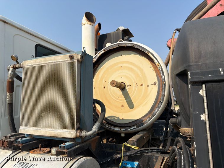 image for item FK4556 1999 Volvo WG vacuum truck
