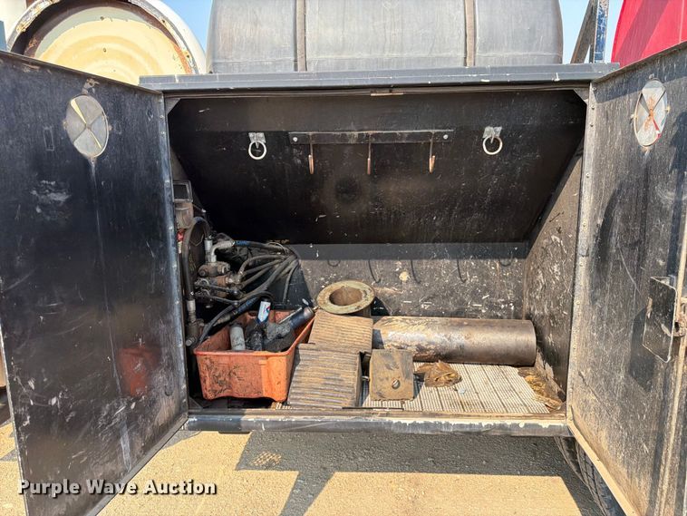 image for item FK4556 1999 Volvo WG vacuum truck