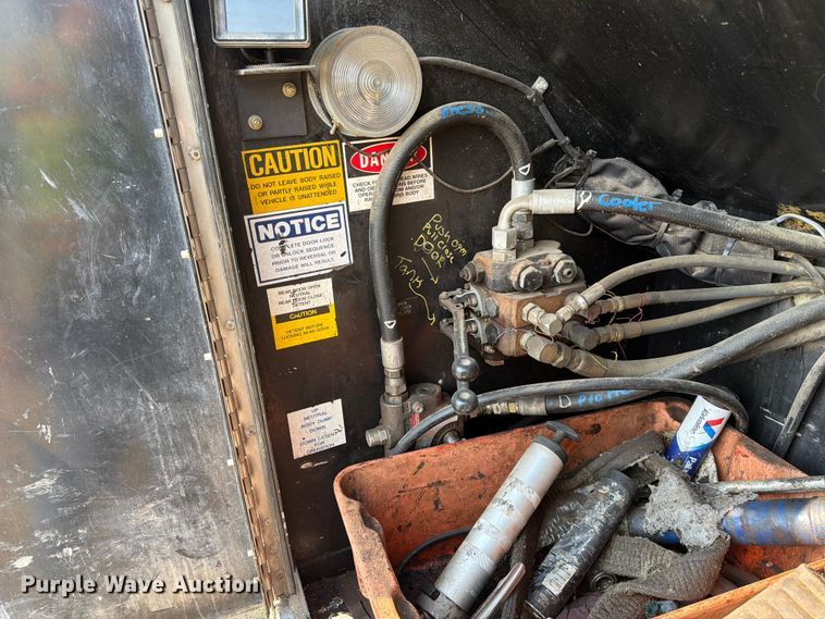 image for item FK4556 1999 Volvo WG vacuum truck