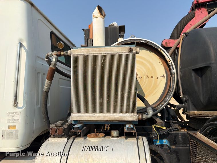 image for item FK4556 1999 Volvo WG vacuum truck