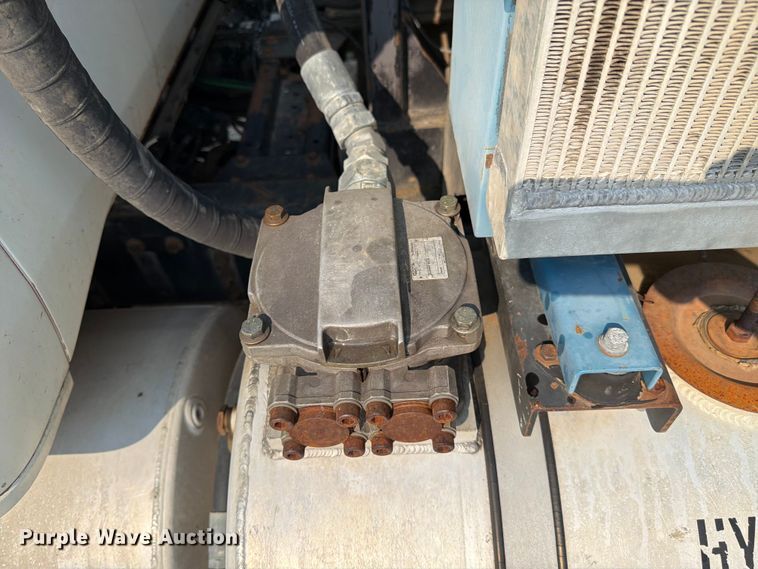 image for item FK4556 1999 Volvo WG vacuum truck