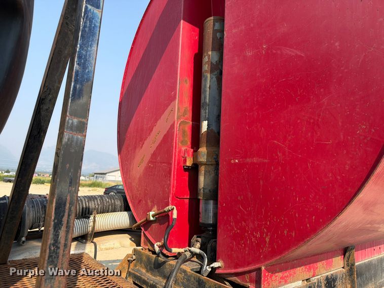 image for item FK4556 1999 Volvo WG vacuum truck