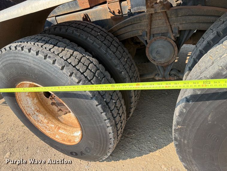 image for item FK4556 1999 Volvo WG vacuum truck