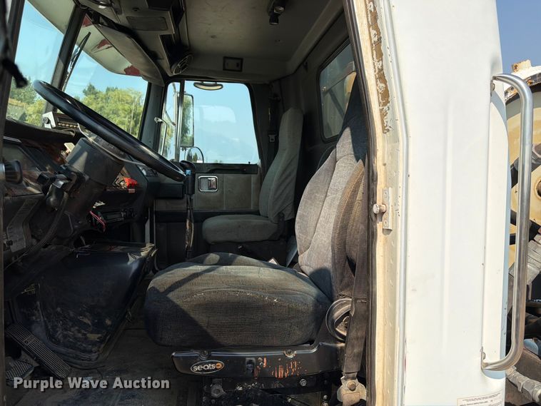 image for item FK4556 1999 Volvo WG vacuum truck