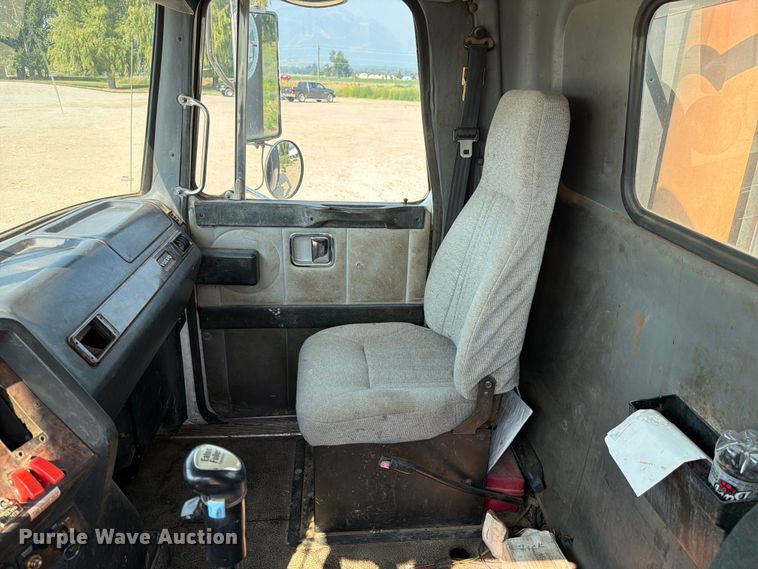 image for item FK4556 1999 Volvo WG vacuum truck