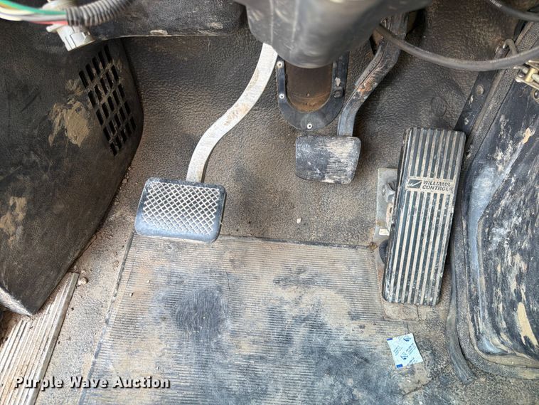 image for item FK4556 1999 Volvo WG vacuum truck