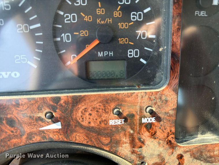 image for item FK4556 1999 Volvo WG vacuum truck