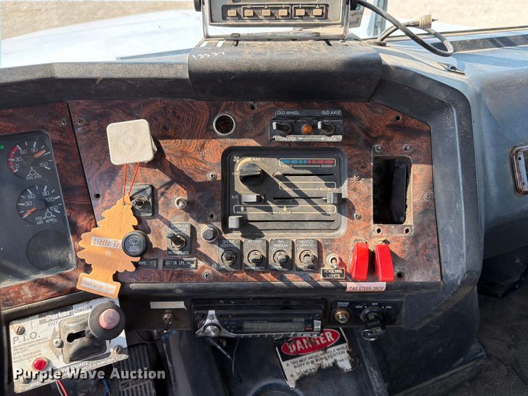 image for item FK4556 1999 Volvo WG vacuum truck