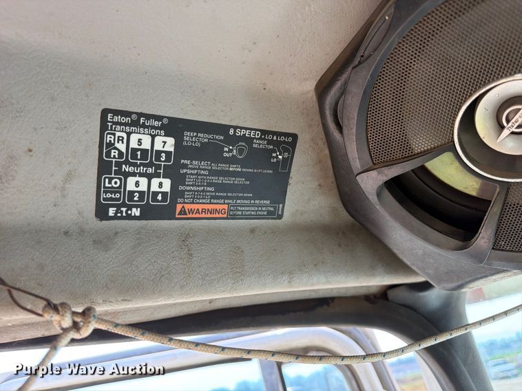 image for item FK4556 1999 Volvo WG vacuum truck