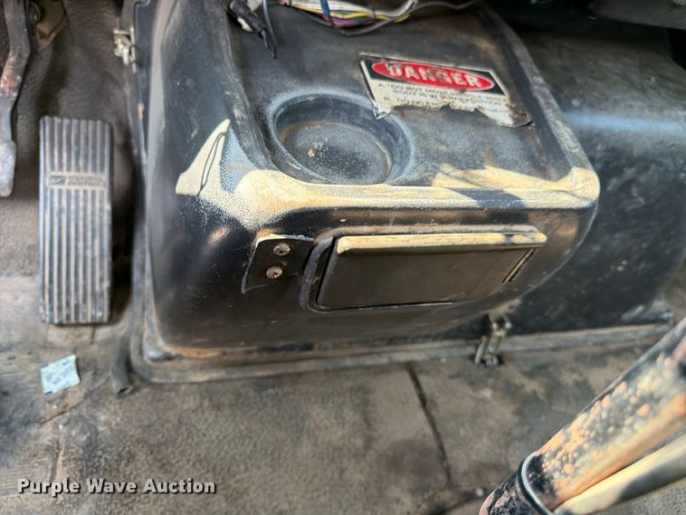 image for item FK4556 1999 Volvo WG vacuum truck