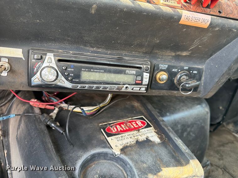 image for item FK4556 1999 Volvo WG vacuum truck