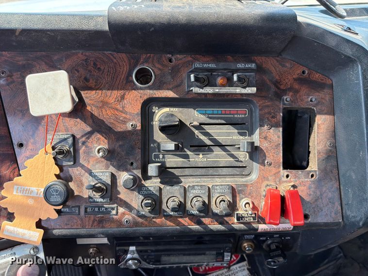 image for item FK4556 1999 Volvo WG vacuum truck
