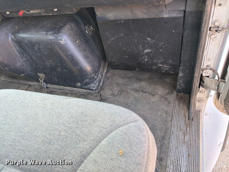 image for item FK4556 1999 Volvo WG vacuum truck