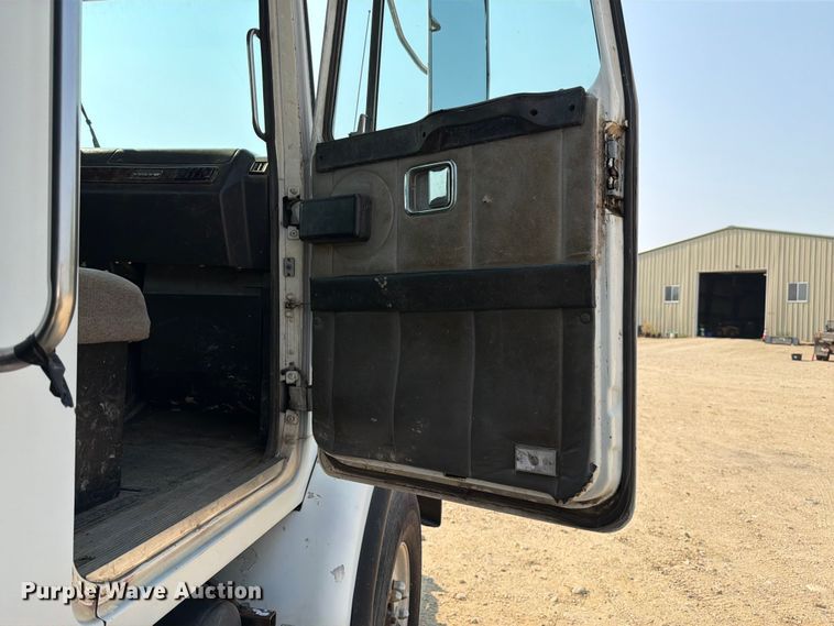 image for item FK4556 1999 Volvo WG vacuum truck
