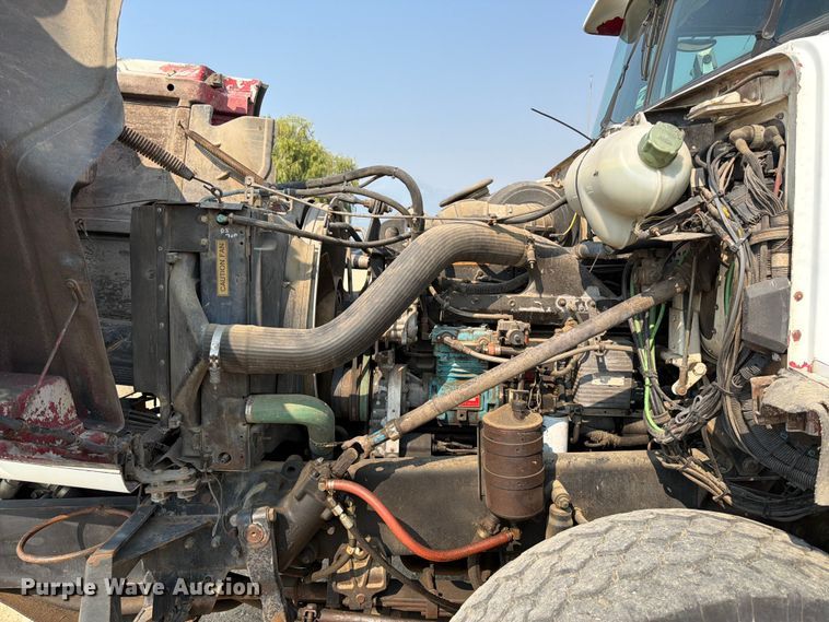 image for item FK4556 1999 Volvo WG vacuum truck