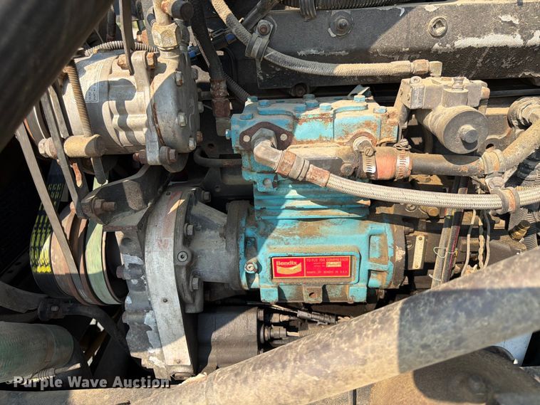 image for item FK4556 1999 Volvo WG vacuum truck