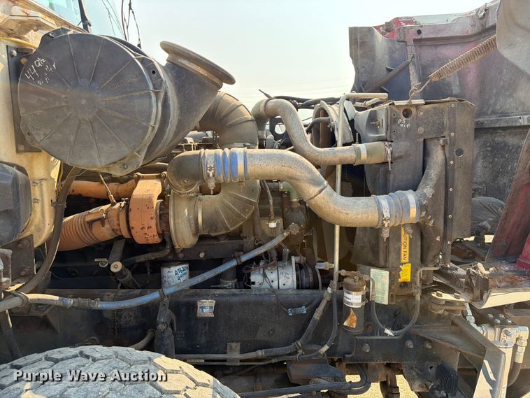 image for item FK4556 1999 Volvo WG vacuum truck