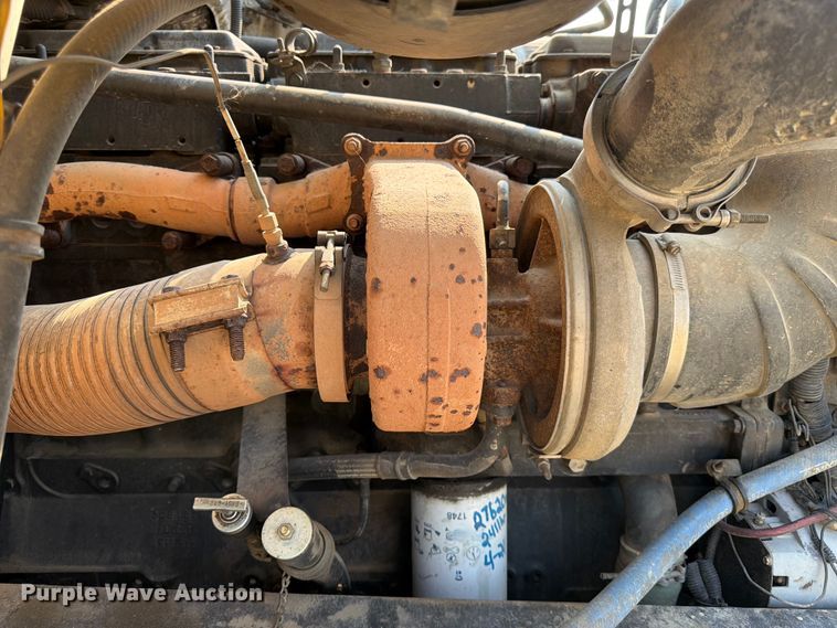 image for item FK4556 1999 Volvo WG vacuum truck