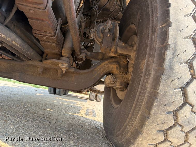 image for item FK4556 1999 Volvo WG vacuum truck