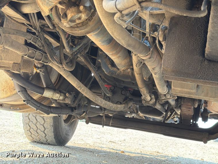 image for item FK4556 1999 Volvo WG vacuum truck