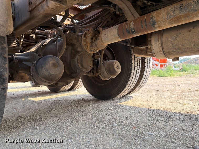 image for item FK4556 1999 Volvo WG vacuum truck