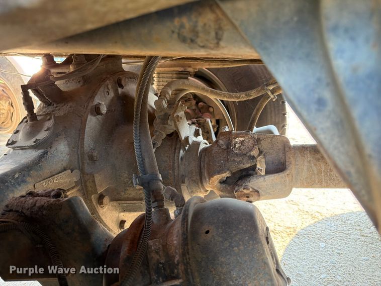 image for item FK4556 1999 Volvo WG vacuum truck