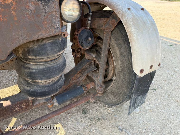 image for item FK4556 1999 Volvo WG vacuum truck