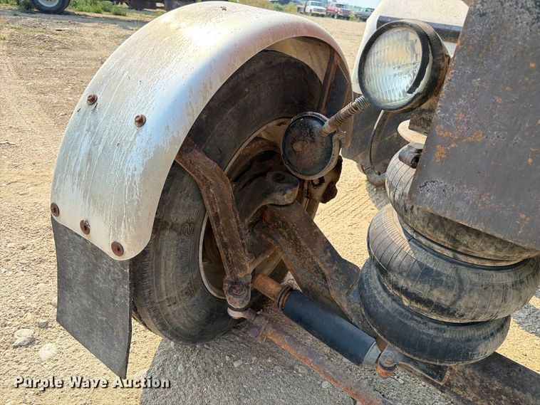 image for item FK4556 1999 Volvo WG vacuum truck