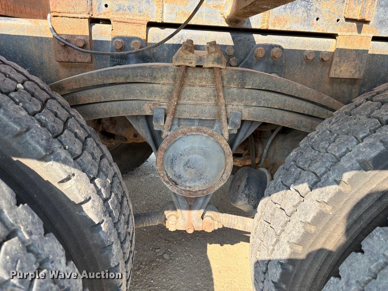 image for item FK4556 1999 Volvo WG vacuum truck