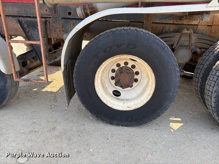 image for item FK4556 1999 Volvo WG vacuum truck