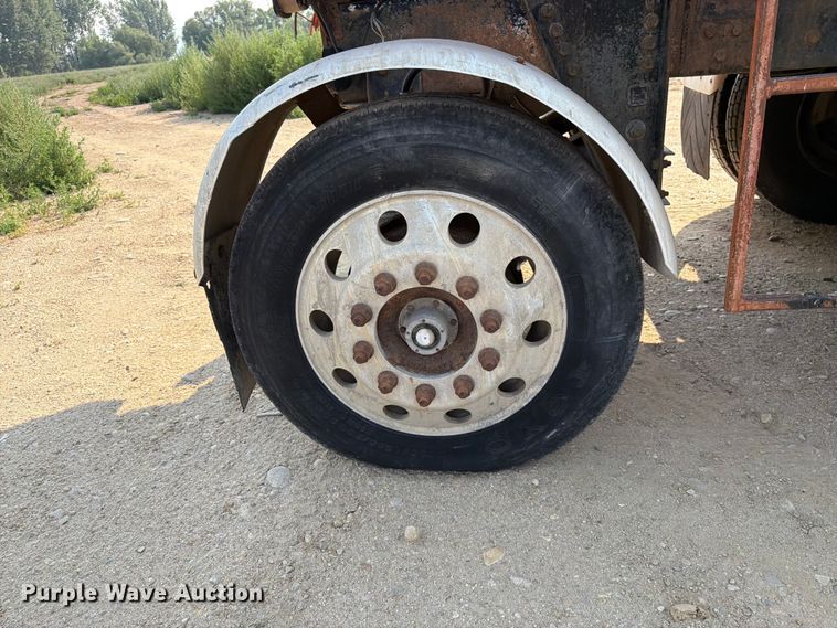 image for item FK4556 1999 Volvo WG vacuum truck