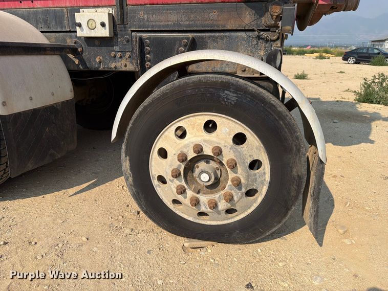 image for item FK4556 1999 Volvo WG vacuum truck